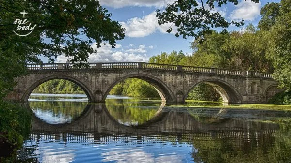 <a href='https://www.pexels.com/photo/bridge-over-a-lake-during-day-time-210364/' target='_blank'>Pexels photo</a>