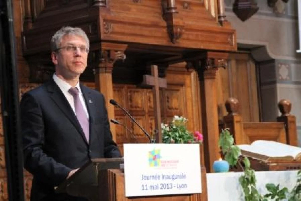 WCC general secretary Olav Fykse Tveit addressing synod of the United Protestant Church of France in Lyon