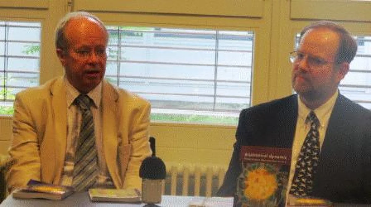 Keith Clements presents his new book <i>Ecumenical Dynamic: Living in More than One Place at Once</i> at the Ecumenical Centre in Geneva