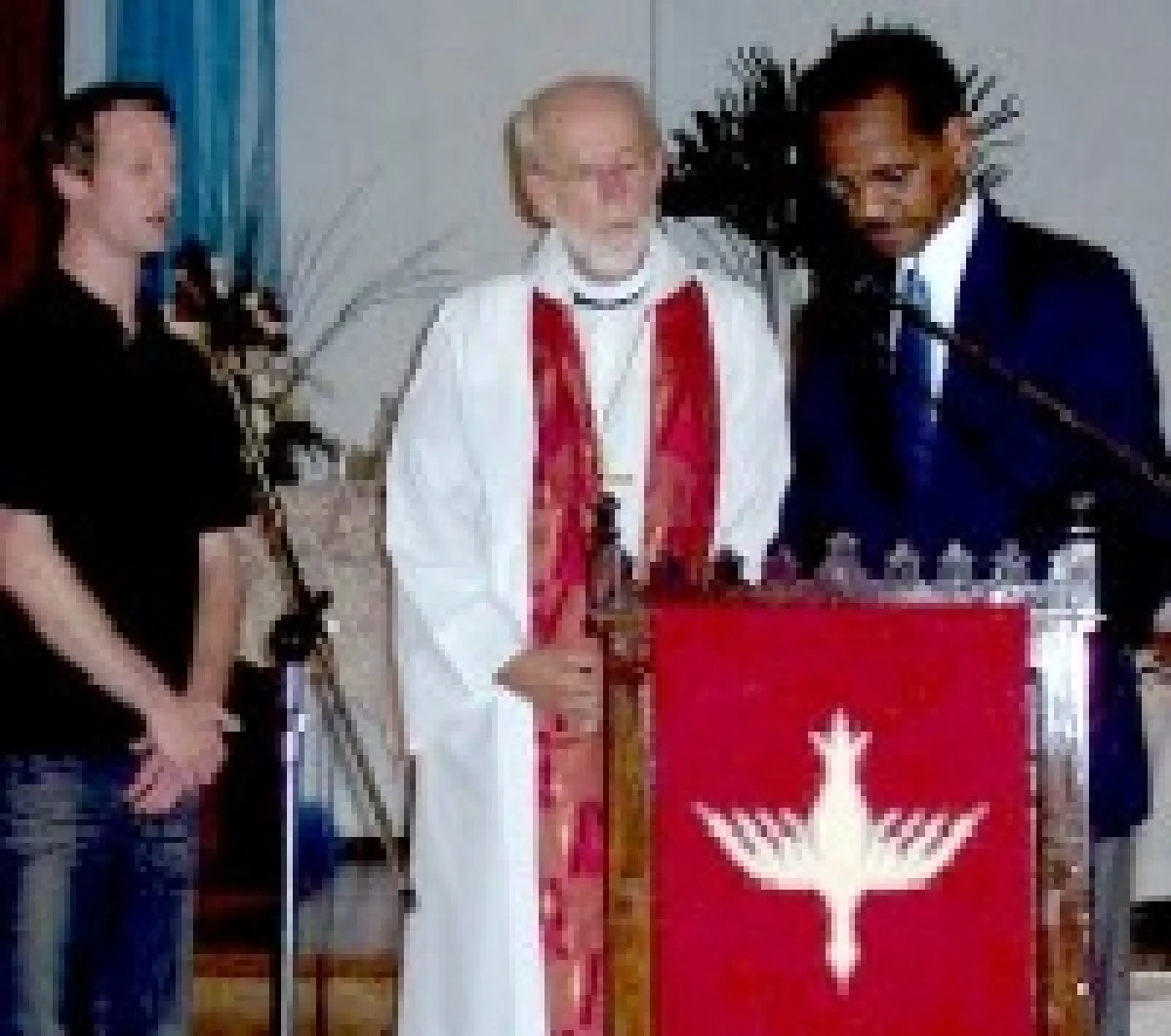 Rev. Mark S. Hanson, president of the Lutheran World Federation, Geneva, Switzerland, and presiding bishop of the Evangelical Lutheran Church in America, Chicago, examined some of the dimensions of ecumenism with Brazilian church leaders during the Fourth Conference of International Black Lutherans-USA in São Leopoldo, Brazil, Oct. 11-17