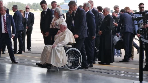 Pope Francis arrives in Edmonton. Prime Minister Justin Trudeau and Governor General Mary Simon accompany him into the hangar for the formal ceremony of welcome
