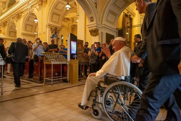 Pope Francis arrives to lead vespers with bishops, priests, deacons, consecrated persons, seminarians and pastoral workers in the Cathedral of Notre Dame in Quebec