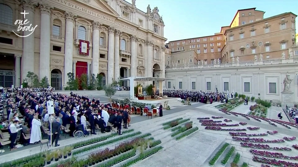 Pope Francis, leaders of various churches and denominations, members of the Synod Assembly, and many more faithful gathered before the assembly for an Ecumenical Prayer Vigil in St. Peter's Square