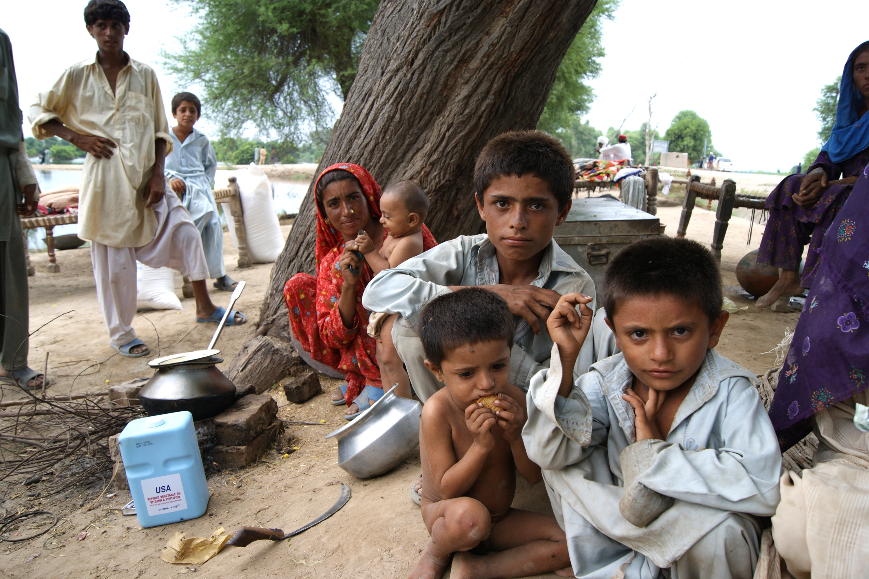 Flood victims in Pakistan receive rations from UN World Food Program.