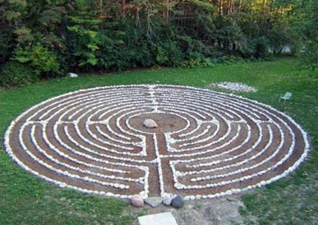 The Labyrinth at Anglican convent of St John the Divine in Toronto, Canada, where the 2016 ARCIC meeting is taking place, symbolises a pilgrimage of penitence and prayer - Photo: Radio Vaticana