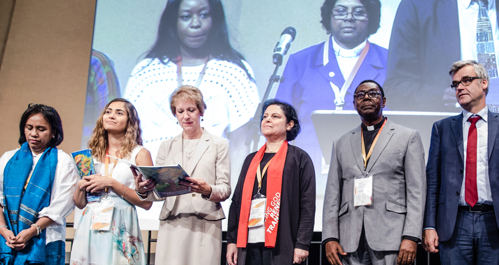 The World Communion of Reformed Churches elected anew executive at their General Council meeting in Leipzig, Germany. From left to right: Rev. Sylvana Maria Apituley (Indonesia), Raissa Vieira Brasil (Brazil), Rev. Dr. Lisa Vander Wal (United States), Rev. Najla Kassab (Lebanon), Rev. Dr. Samuel Ayete-Nyampong (Ghana), and Dr. Johann Weusmann (Germany). Photo: WCRC