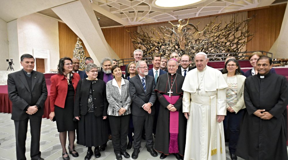 Members of the Baptist-Catholic International Dialogue Joint Commission with Pope Francis. Photo: L’Osservatore Romano