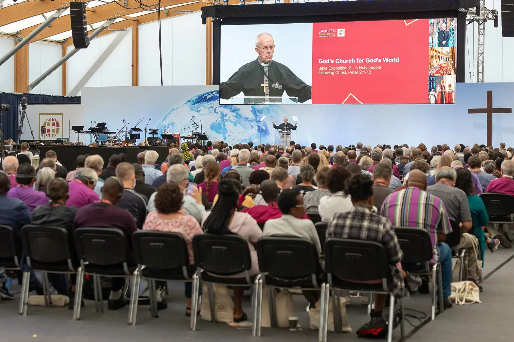 Anglican bishops, their spouses and ecumenical participants listen to Archbishop Justin Welby leading a Bible study