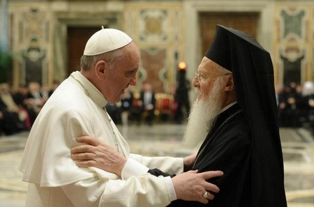 Pope Francis and Patriarch Bartholomew meet at the inauguration of Pope Francis' pontificate