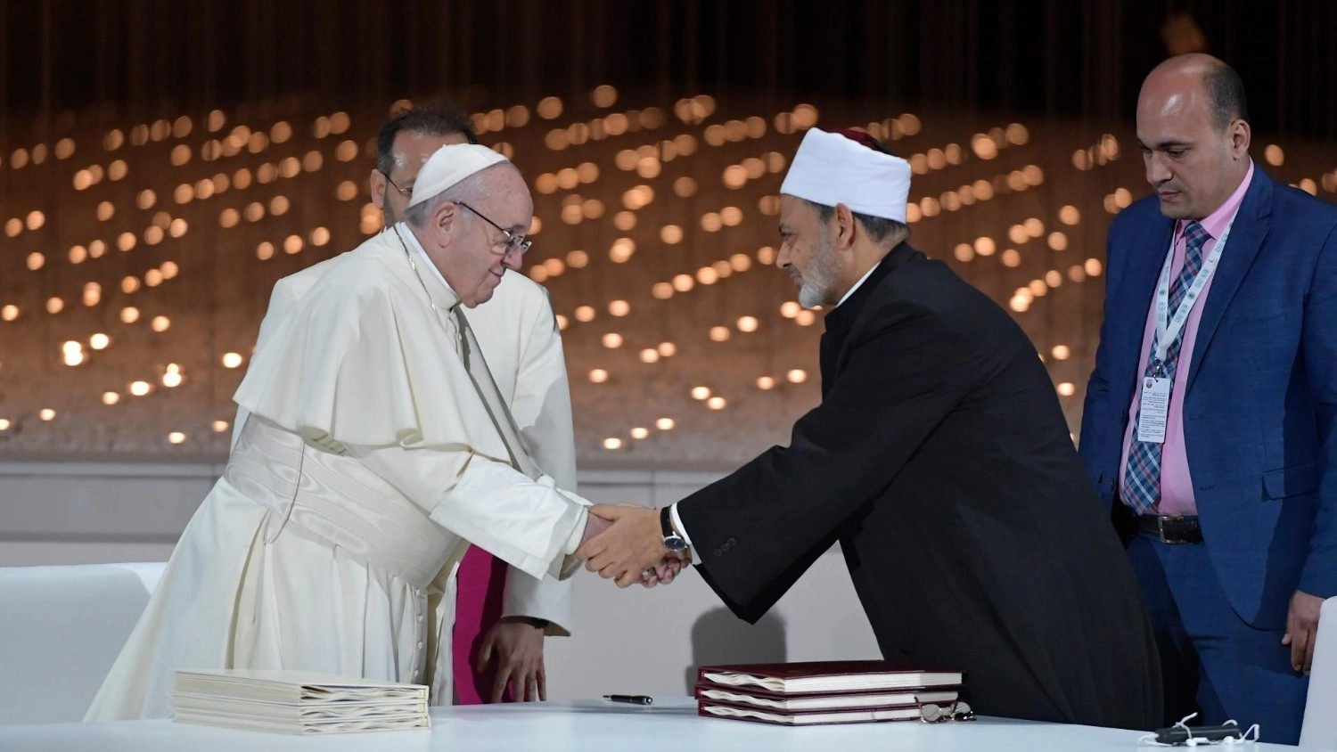Pope Francis shakes hands with the Grand Imam of Al-Azhar, Ahmed el-Tayeb