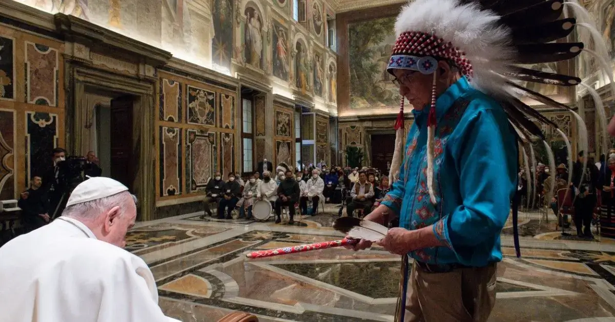 Elder Fred Kelly, a spiritual adviser to the First Nations' delegation, prays for Pope Francis during a meeting with Indigenous elders, knowledge keepers, abuse survivors and youth from Canada and representatives of Canada's Catholic bishops at the Vatican
